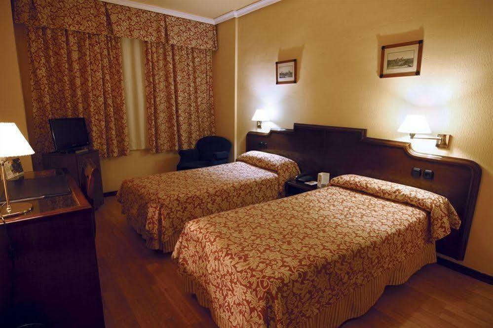 Hotel Alcantara Cáceres Exterior photo